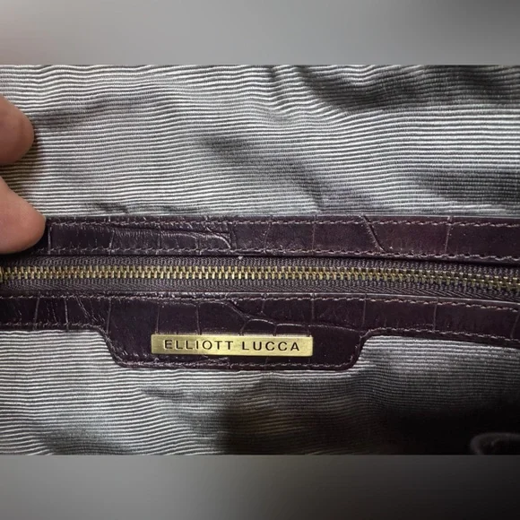 Elegant Brown Leather Handbag - Picture 8 of 13